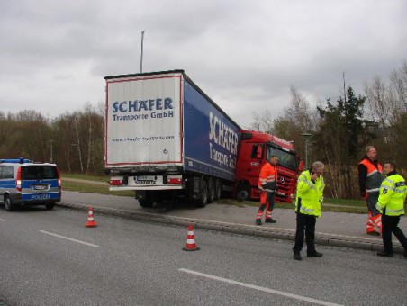 LKW Unfall HL 017