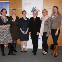 Sarah Körth, Imme Bruss, Marion Eichler, Ministerin Kristin Alheit, Vera Böge und Tanja Lening ( von links nach rechts ) 