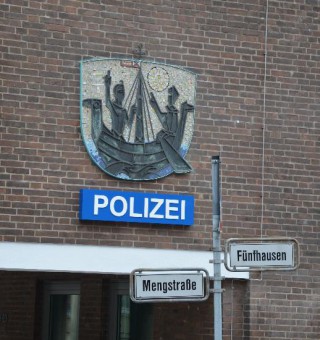 HL_Stadt_ 1.Polizeirevier Lübeck -(Rück-)Umzug, Hinw - ME - DSC_0570_1