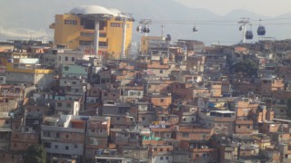 Armenviertel mit Seilbahnzugang in Rio (Foto: Prof. Dr. Martina Neuburger)