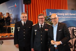 Foto: MP Torsten Albig, Landesbrandmeister Detlef Radtke und dessen Stellvertreter Dr. Ralf Kirchhoff 