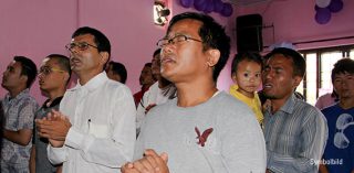 Christen in einer Gemeinde in Nepal