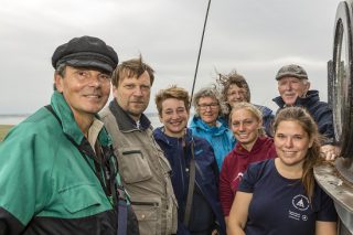 Staatssekretärin Anke Erdmann (Mitte) mit Vertreterinnen und Vertretern der Nationalparkverwaltung, des Umweltministeriums und der Schutzstation Wattenmeer auf dem Westerhever Leuchtturm. FOTOHINWEIS: Stock / LKN.SH