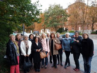 Foto: Lübeckerinnen besuchten den Landtag in Kiel; Foto: Susan Al-Salihi