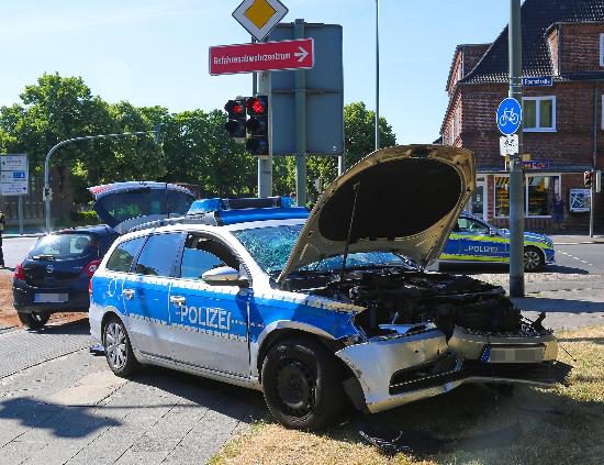 tbf070618_Neumuenster_Unfall mit Polizeiwagen_Nyfeler_003