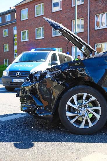 tbf070618_Neumuenster_Unfall mit Polizeiwagen_Nyfeler_005