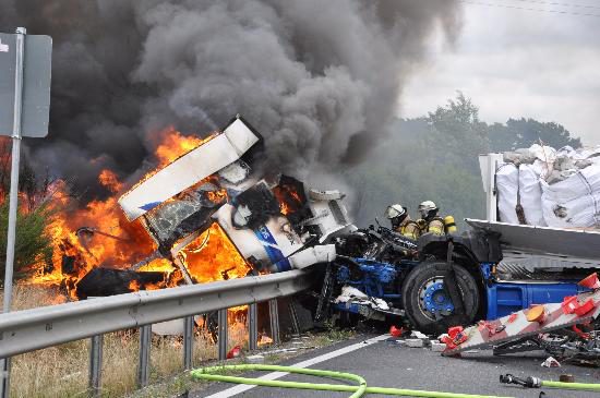 tbf130618_VU A20 Feuer LKW HL_Kroeger_004